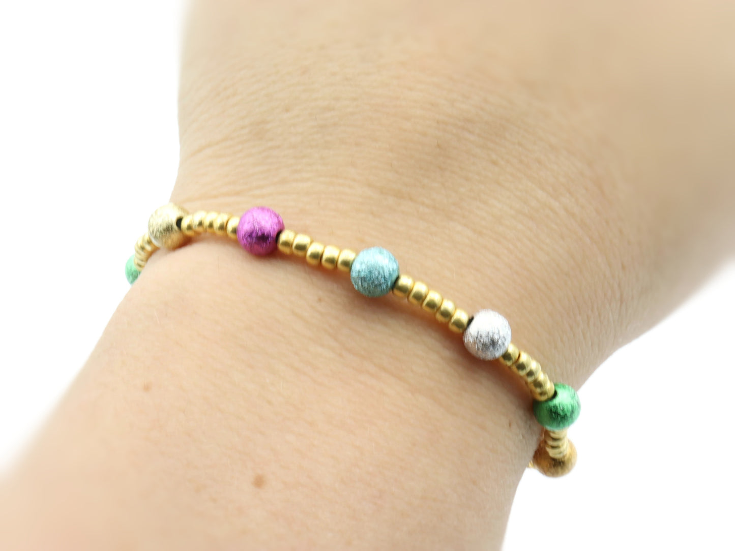 Jeter les Perles (Throw the Beads) On Model's Wrist